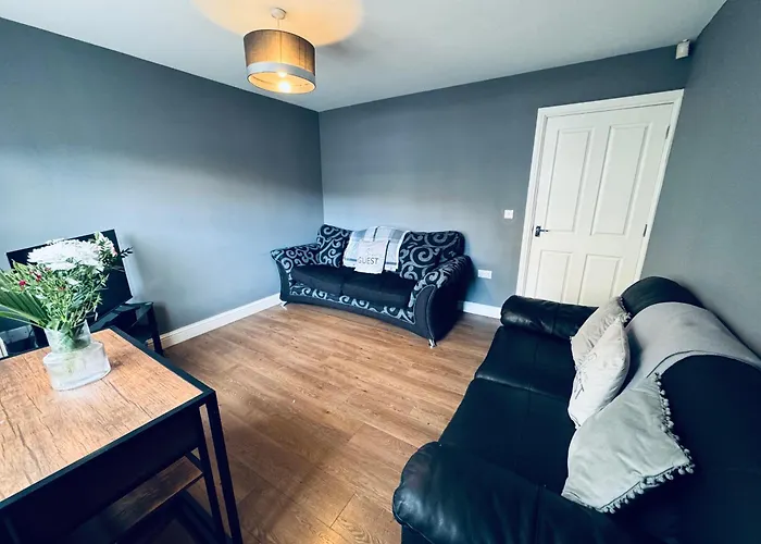 Queens Townhouse - 4 Bed