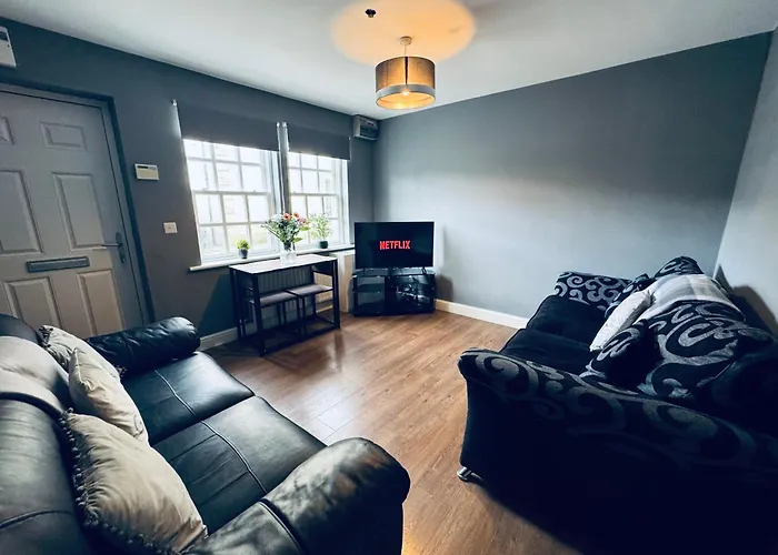 Queens Townhouse - 4 Bed