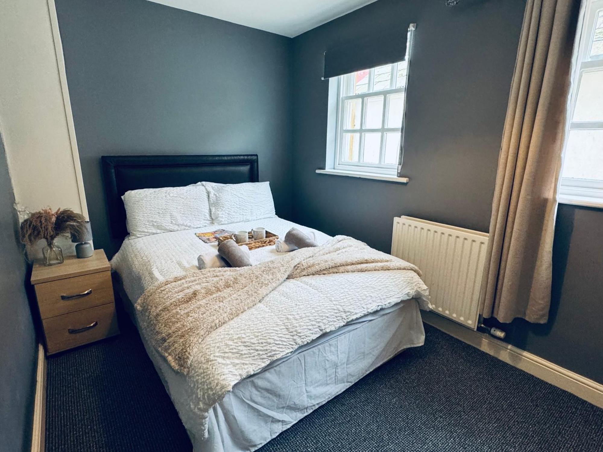 Queens Townhouse - 4 Bed Apartment *