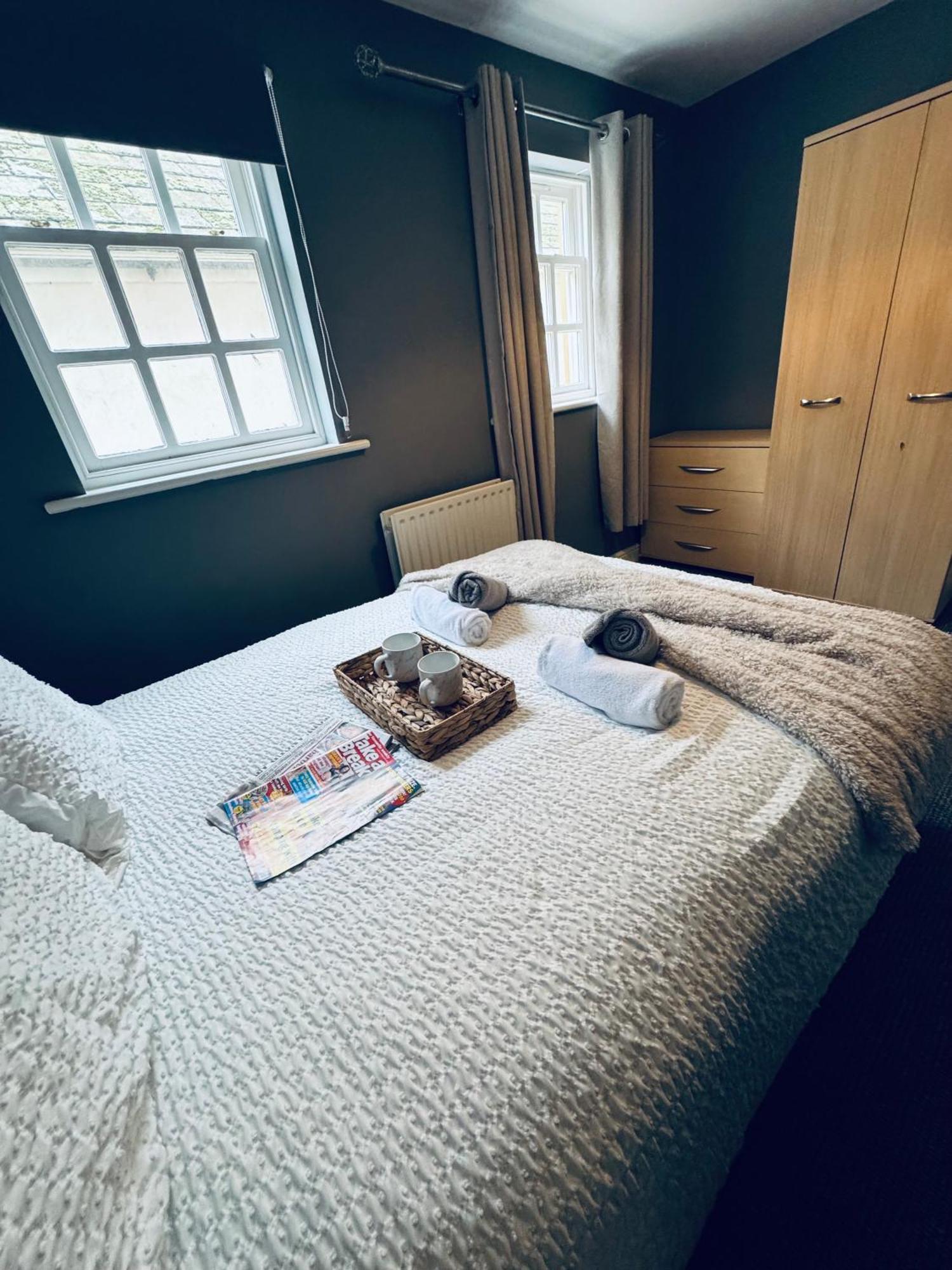 Queens Townhouse - 4 Bed *