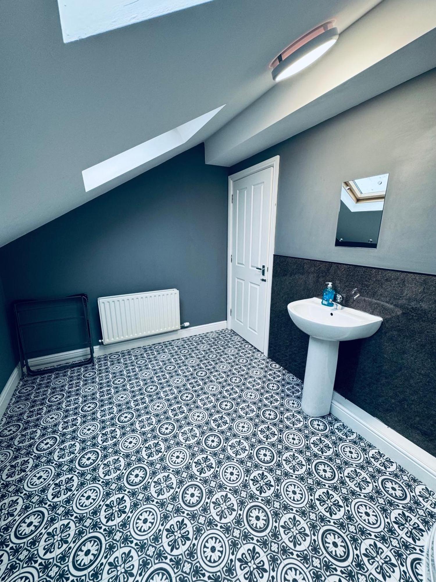 Queens Townhouse - 4 Bed Apartment